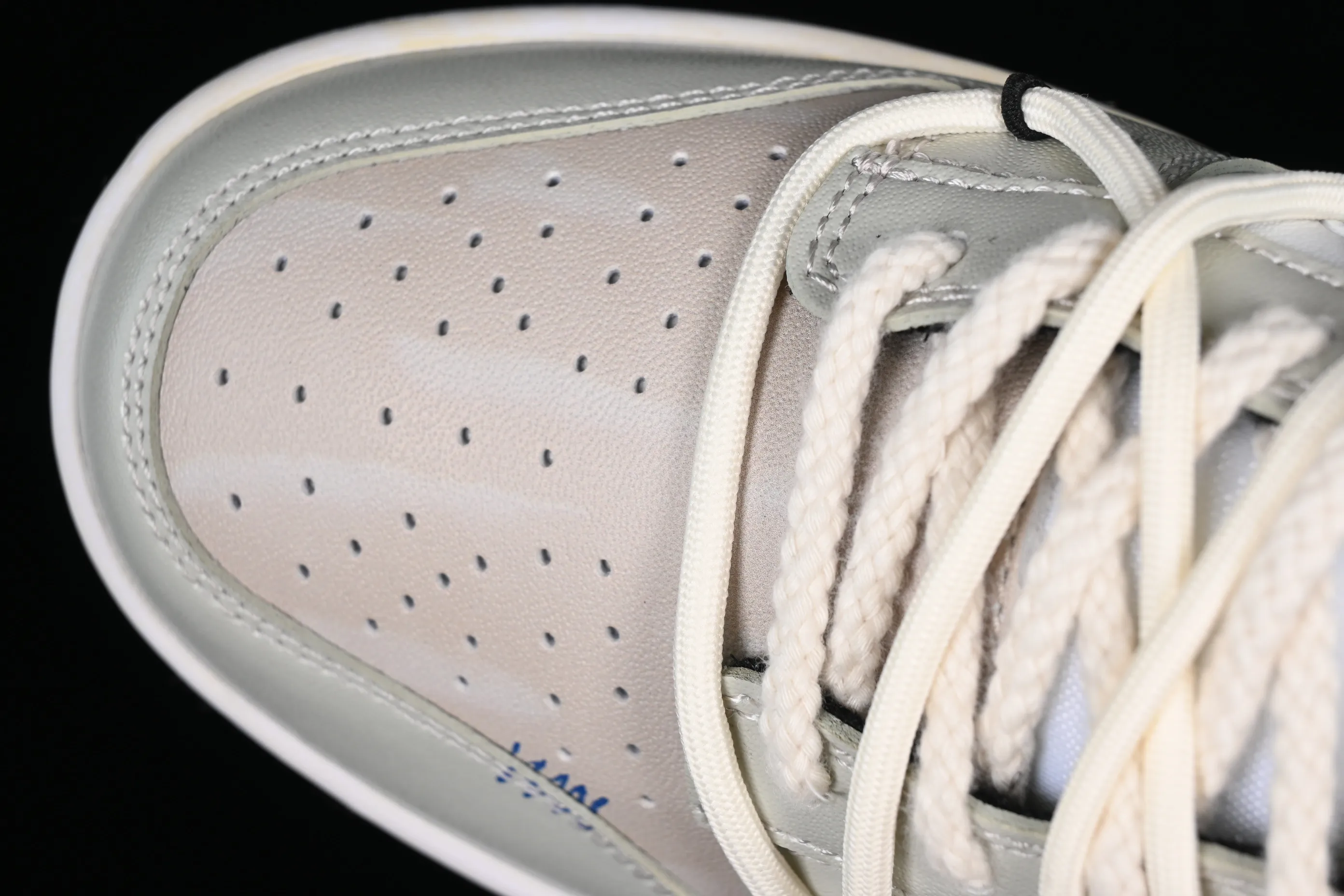 All Categories Nk SB Dunk Series Nk SB Dunk Low Low-top sneakers Customized large box Nk Dunk Low Panda Prank-Love Little Magic Card SB strap low-top casual sneakers DD1391-100